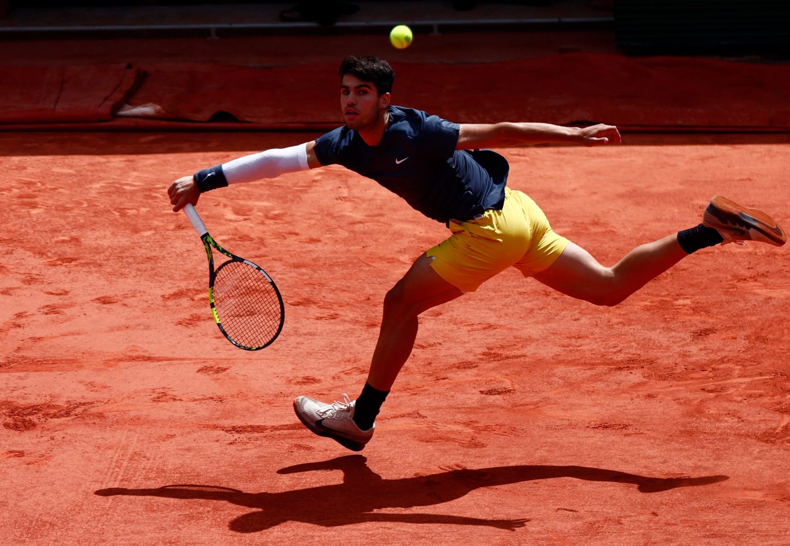 ontdek alcaraz, de beste jonge tennisser, bekend om zijn indrukwekkende prestaties en veelbelovende toekomst in de tenniswereld.