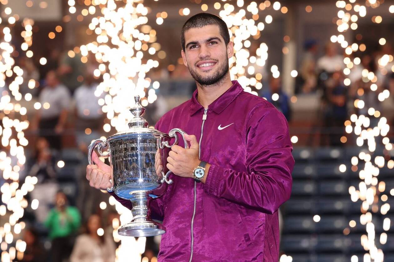 alcaraz wint een uitdagende eerste wedstrijd bij het qatar open, toont zijn talent en strijdgeist op het tennisveld.