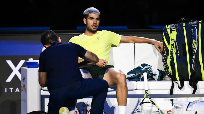 atp tour: speler geeft op na oogblessure tijdens spannende wedstrijd. lees het laatste nieuws en updates over de speler en het toernooi.