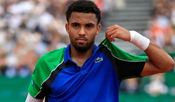 auger-aliassime verdedigt zijn titel en vestigt een canadees record in montpellier.