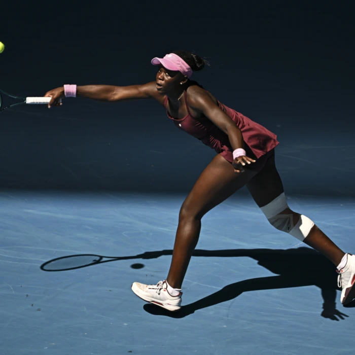auger-aliassime verdedigt zijn titel en vestigt een canadees record in montpellier, met indrukwekkende prestaties en sportieve overwinningen.