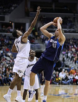 ontdek de essentiële basketbalvaardigheden en leer de fascinerende geschiedenis van deze dynamische sport kennen. perfect voor spelers en fans!