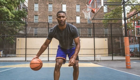 brand onderbreekt basketbalwedstrijd: lees hier het verslag van het onverwachte incident en de gevolgen voor het spel.