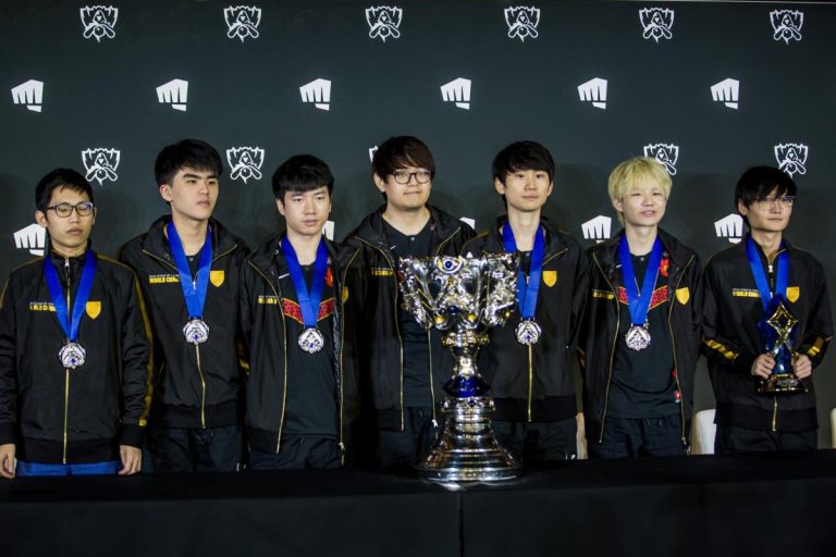 ontdek alles over diep duiken in lol esports: strategieën, teams, toernooien en de nieuwste inzichten in de wereld van league of legends esports.