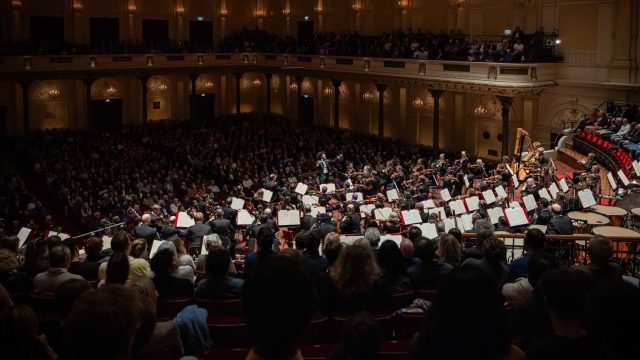 ontdek hoe klassieke muziek net zo veeleisend en intensief is als topsport, met discipline, oefening en passie als sleutel tot succes.