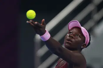 maria sakkari verslaat iga swiatek in doha ondanks controverses rondom de wedstrijd. lees meer over deze spannende tenniswedstrijd en de reacties.