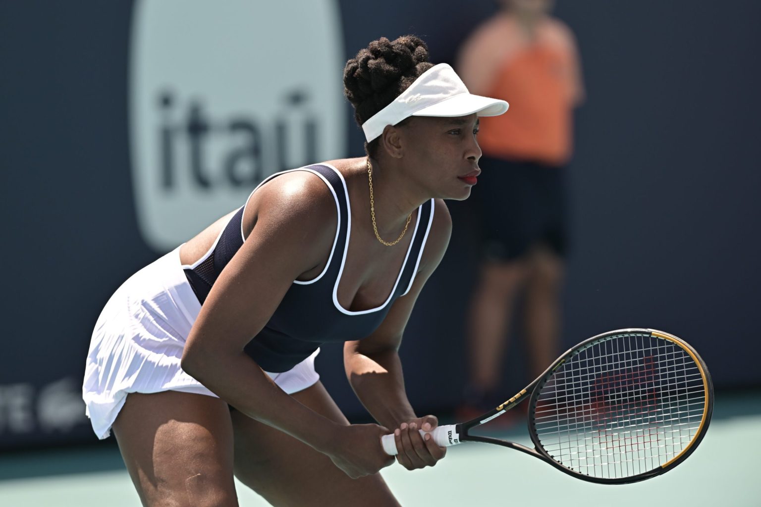 venus williams accepteert een wildcard voor het toernooi in indian wells, klaar om haar comeback te maken op het grote tennispodium.