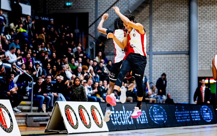 het vernieuwde feyenoord basketball team start het seizoen met veel vertrouwen en ambitie om succes te behalen.