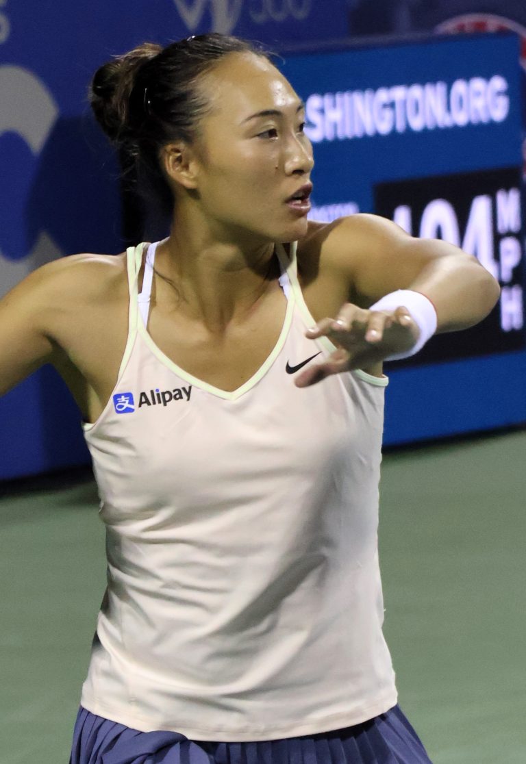 zheng qinwen staat klaar voor haar terugkeer in doha, vastbesloten om indruk te maken op het tennisparket met haar vaardigheid en doorzettingsvermogen.