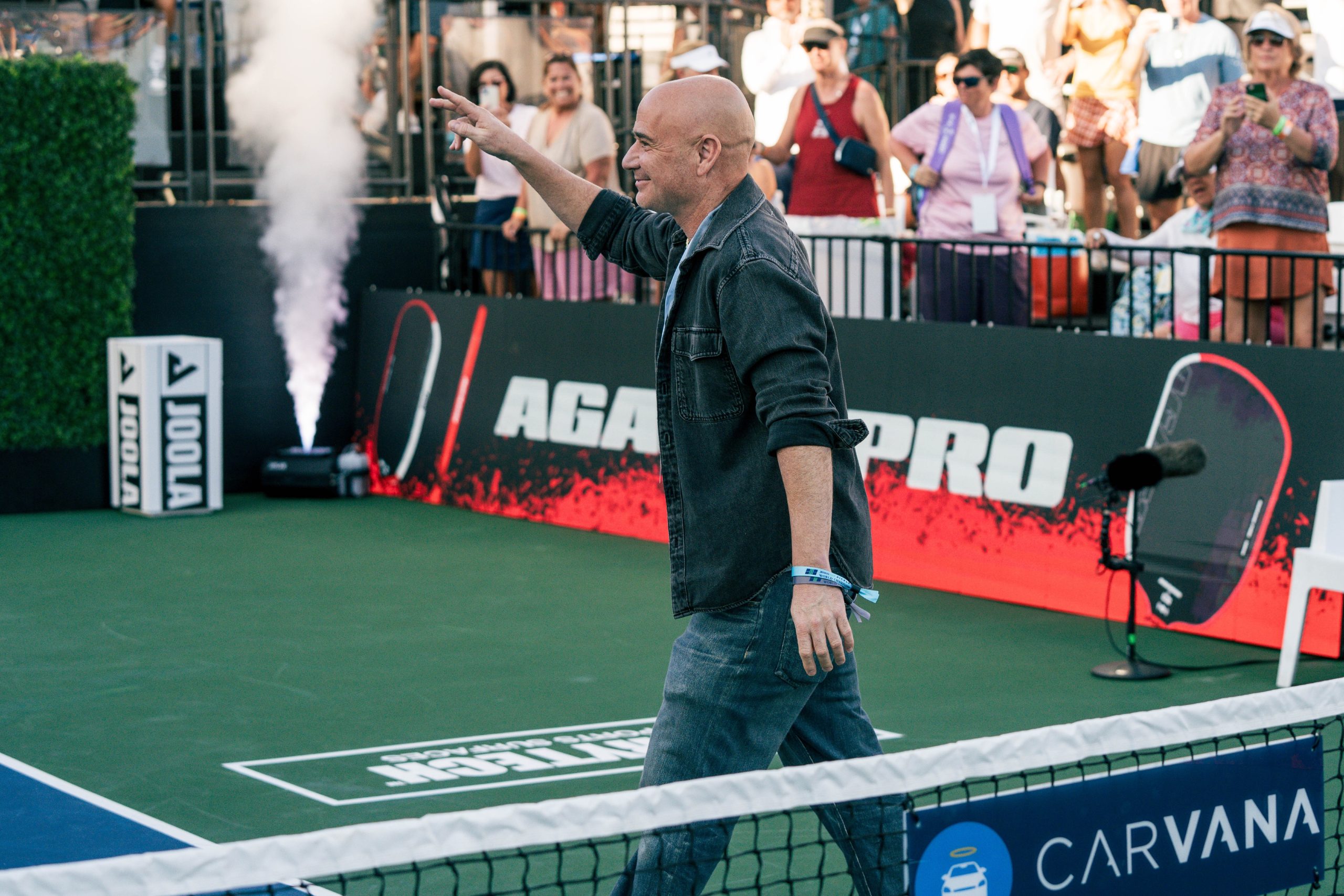 ontdek in deze vergelijking tussen tennis en pickleball welke sport moeilijker is. agassi deelt zijn inzichten en helpt je de beste keuze te maken.