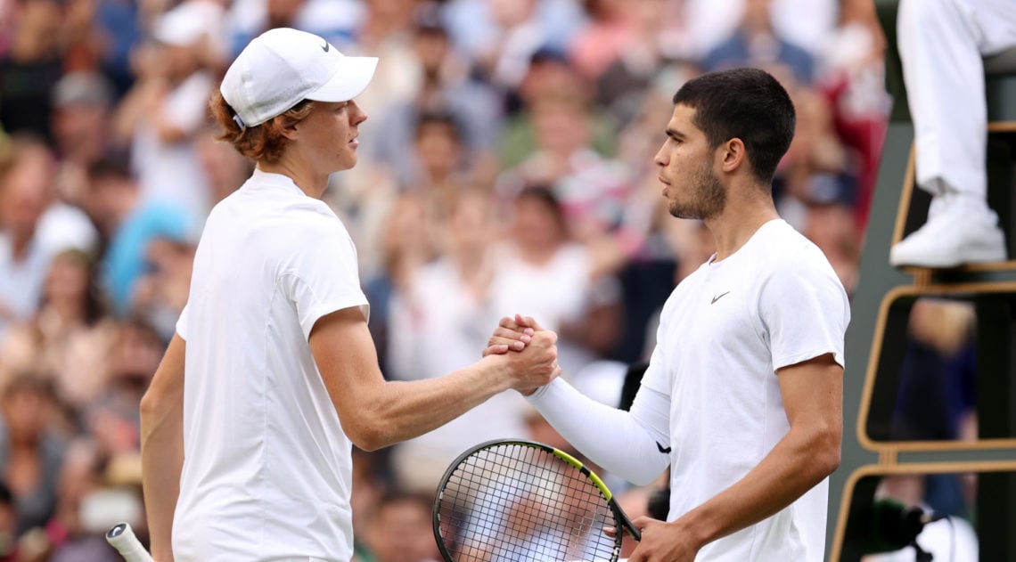 jim courier is verbaasd over de nike-outfit van sinner tijdens het toernooi. lees meer over zijn reactie en de opvallende sportkleding.