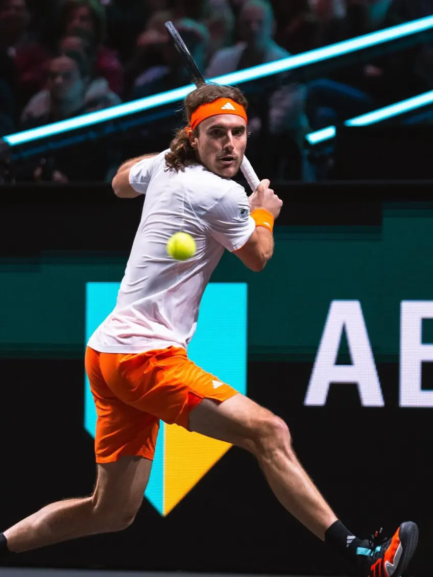 tennisster in dubai wil snel vertrekken vanwege onvoorziene omstandigheden en zoekt nieuwe kansen elders.